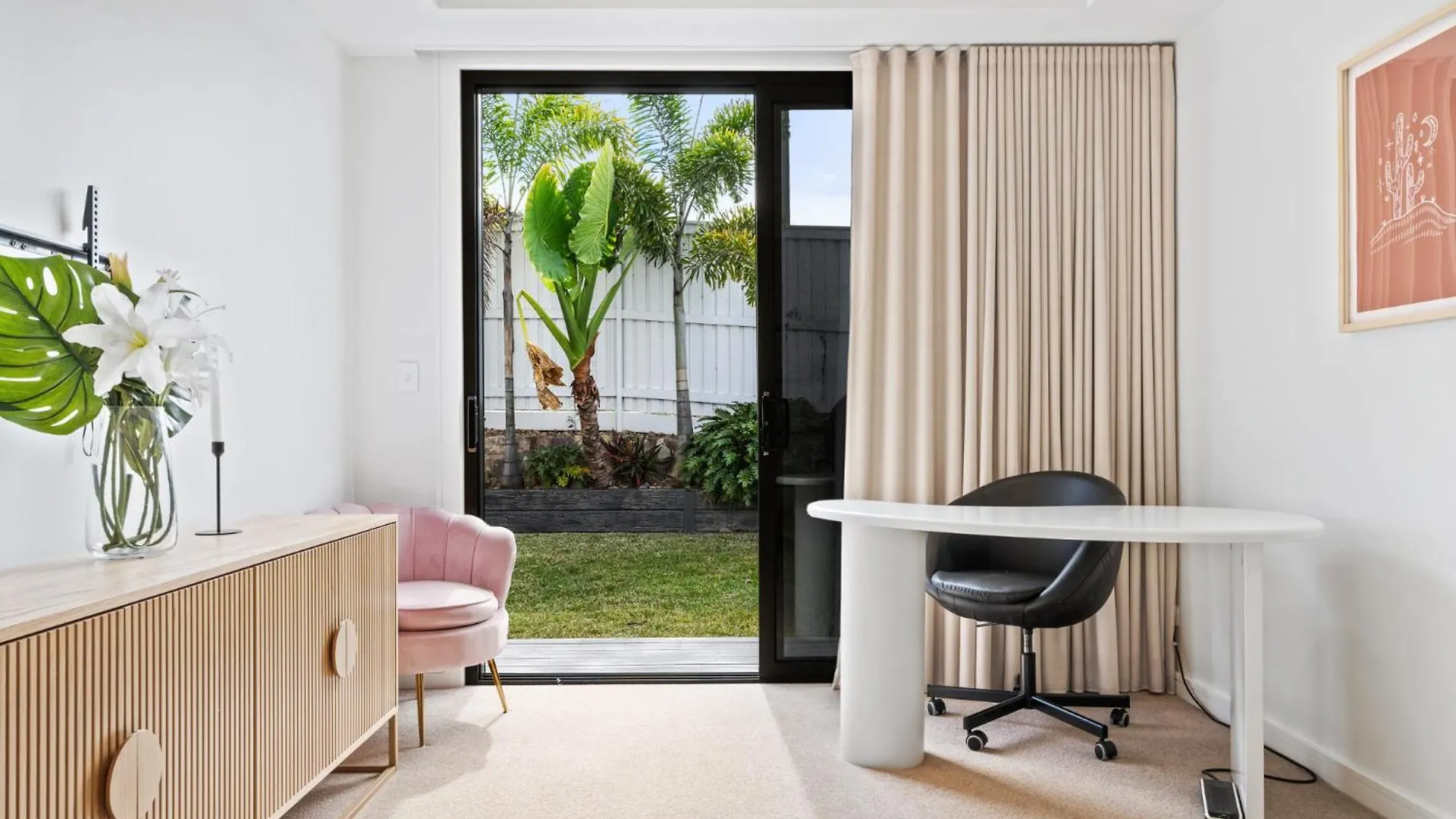 Deluxe 4-Bed Home With Pool Pizza Oven & Fire Pit Brisbane 0*,  Australia