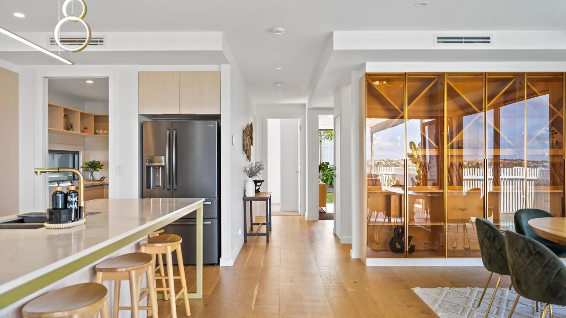 Holiday home Deluxe 4-Bed Home With Pool Pizza Oven & Fire Pit Brisbane