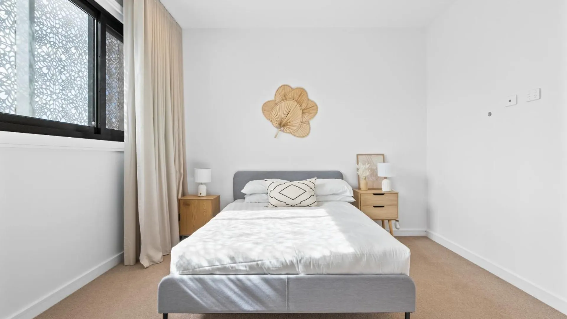 Holiday home Deluxe 4-Bed Home With Pool Pizza Oven & Fire Pit Brisbane