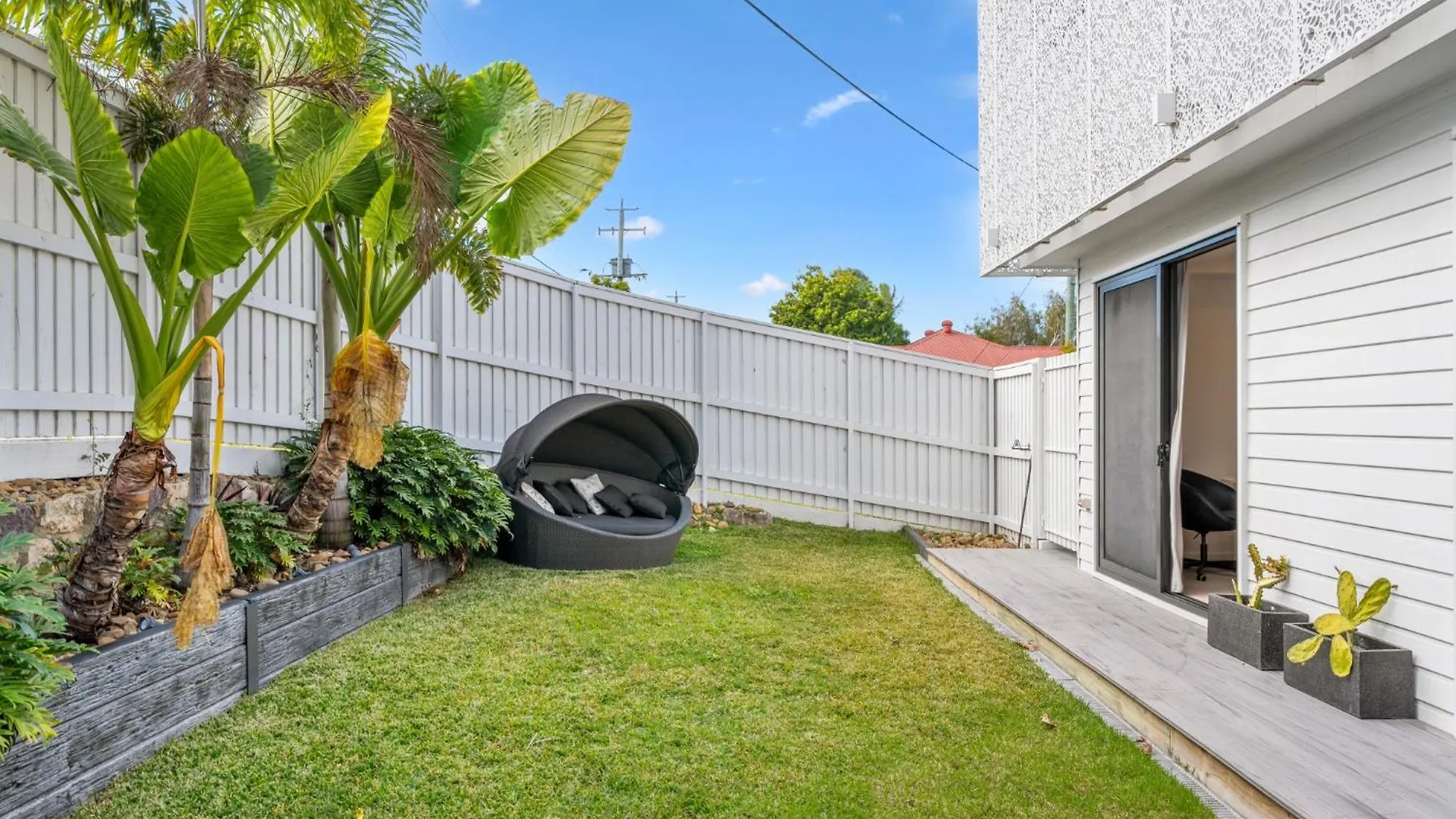 Holiday home Deluxe 4-Bed Home With Pool Pizza Oven & Fire Pit Brisbane