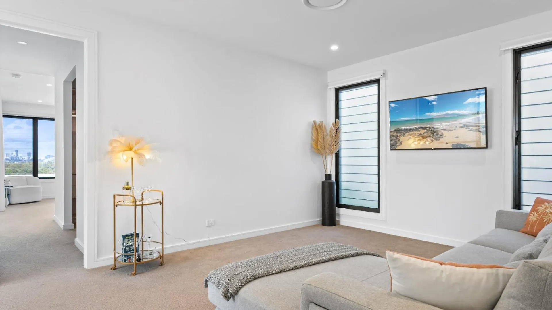 Holiday home Deluxe 4-Bed Home With Pool Pizza Oven & Fire Pit Brisbane