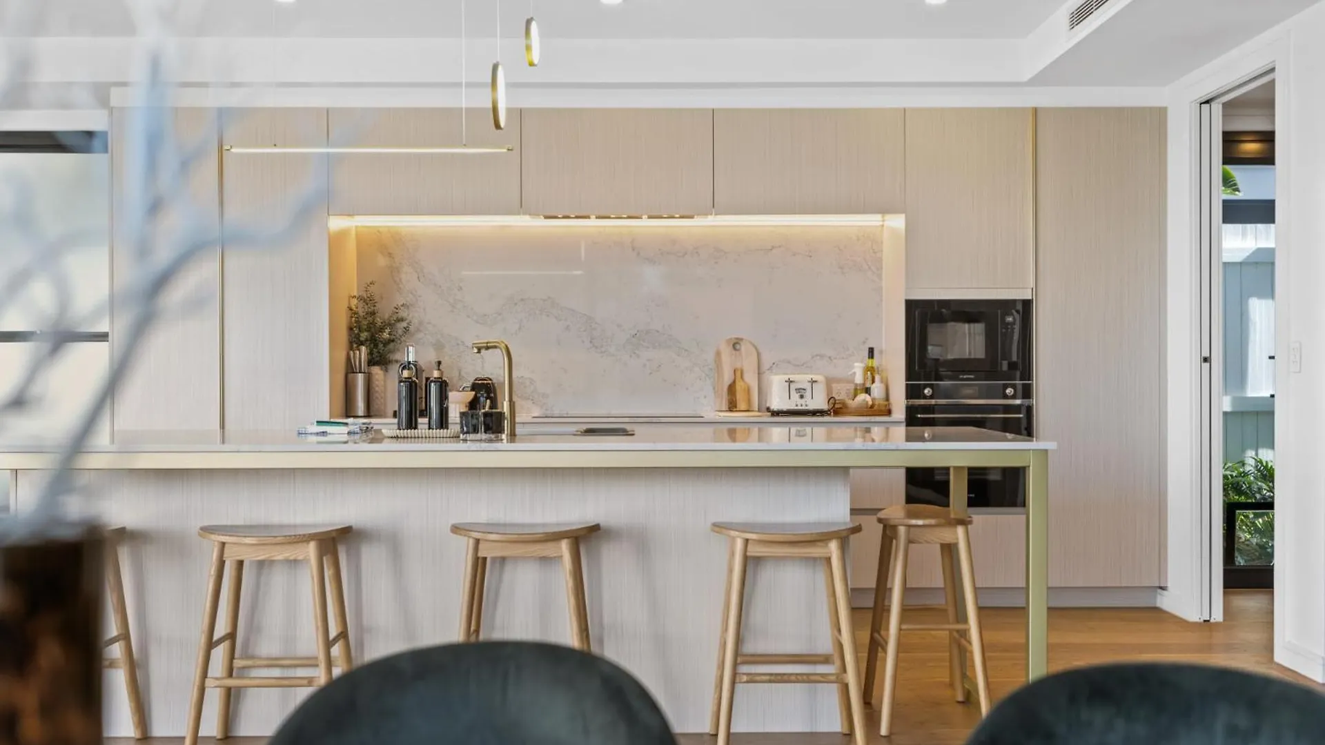 Deluxe 4-Bed Home With Pool Pizza Oven & Fire Pit Brisbane